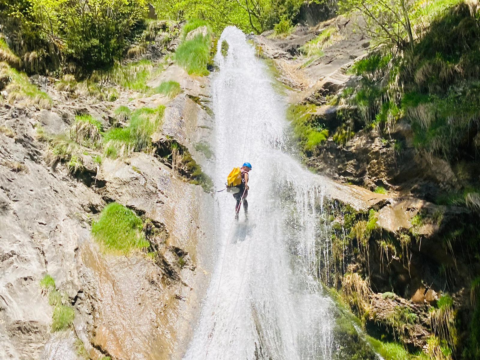Canyoning vallée d'ossau rappel sur corde